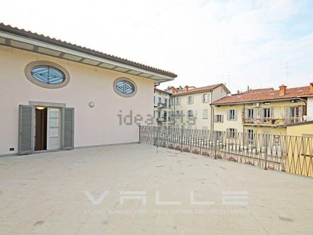 Appartamento in affitto di 140 m² in Via XX Settembre