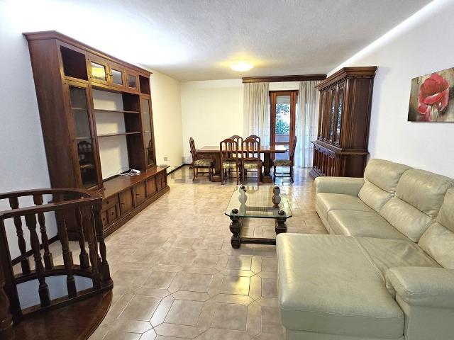 Appartamento in affitto di 140 m² in Viale Uranio