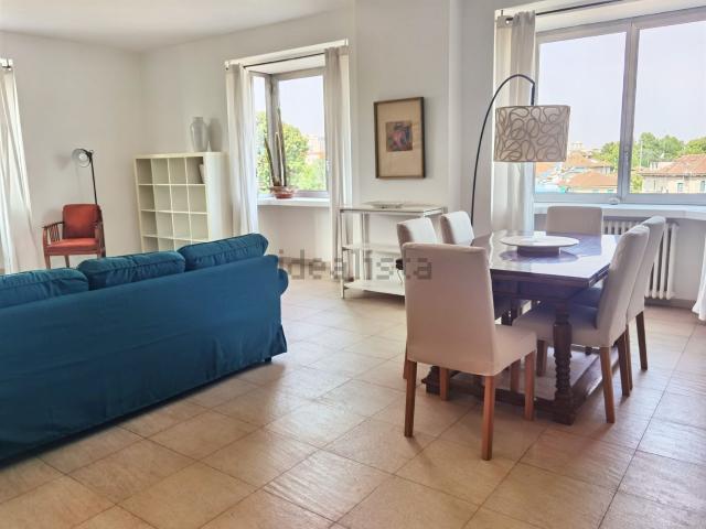Appartamento in affitto di 140 m² in Viale Evaristo Stefini, 2