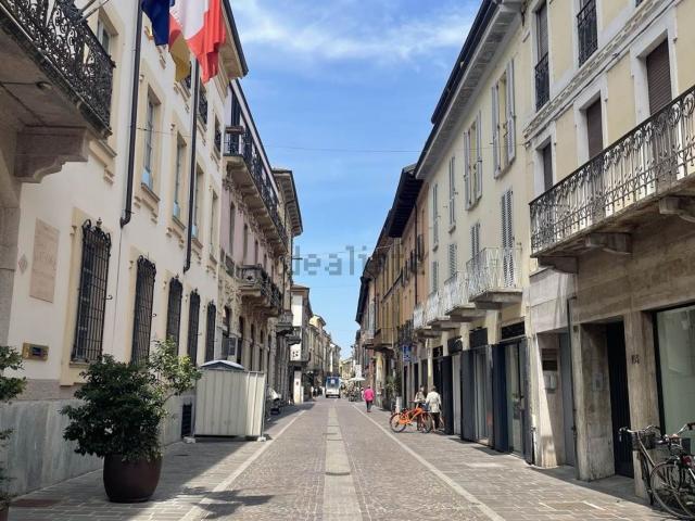 Appartamento in affitto di 140 m² in Corso Roma, 105
