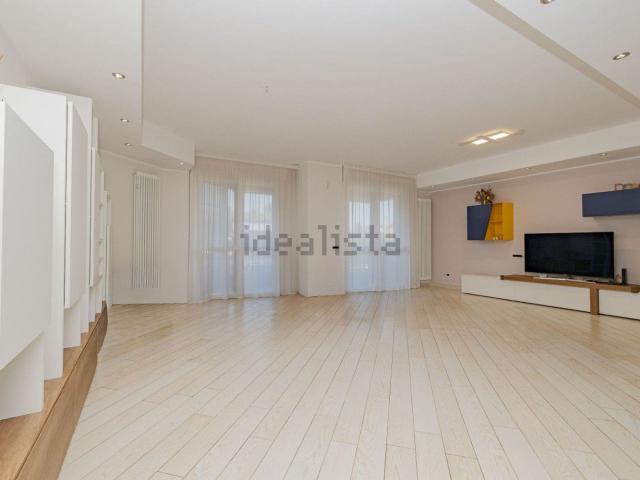 Appartamento in affitto di 140 m² in Largo Vincenzo Bellini, 18