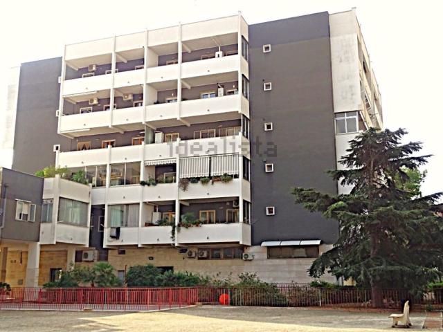 Appartamento in affitto di 141 m² in Viale de Laurentis Luigi, 21