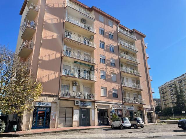 Appartamento in affitto di 142 m² in Via F. Turati, 100
