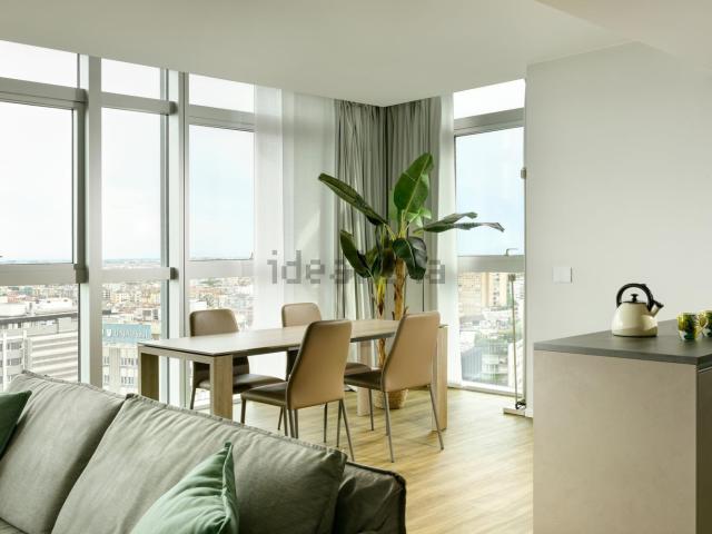 Appartamento in affitto di 143 m² in Via Alfredo Campanini, 12