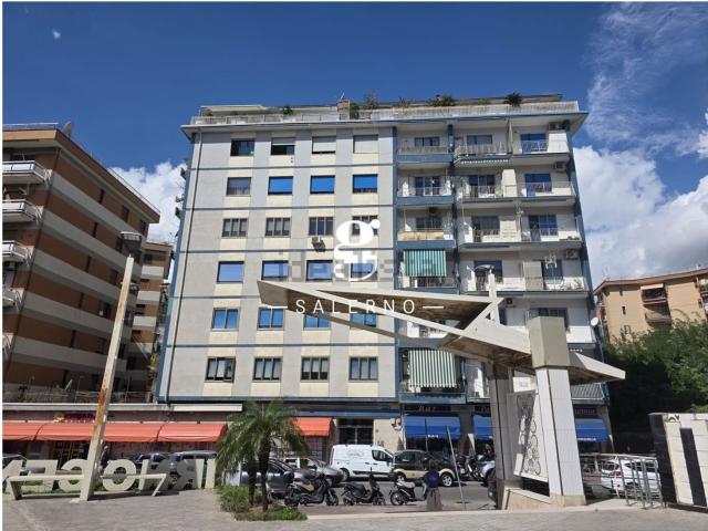 Appartamento in affitto di 143 m² in Via Irno