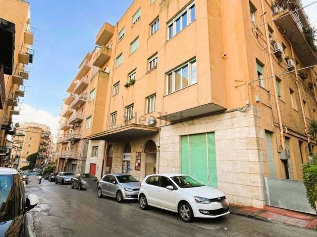 Appartamento in affitto di 143 m² in Via Plebis Rea, 66