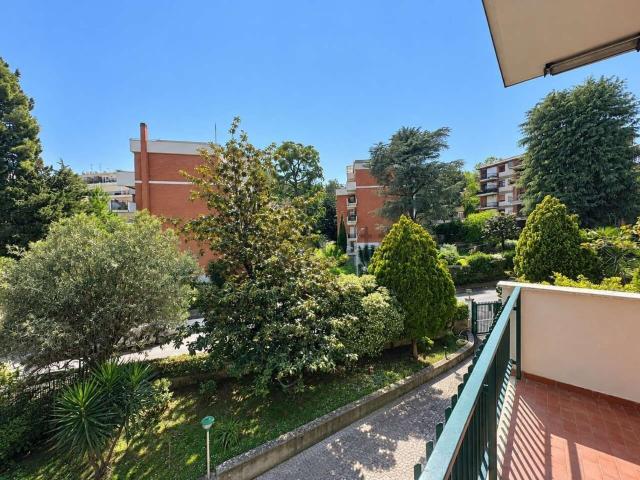 Appartamento in affitto di 144 m² in Via Riccardo Zandonai