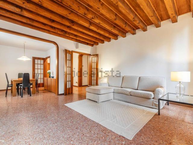 Appartamento in affitto di 145 m²