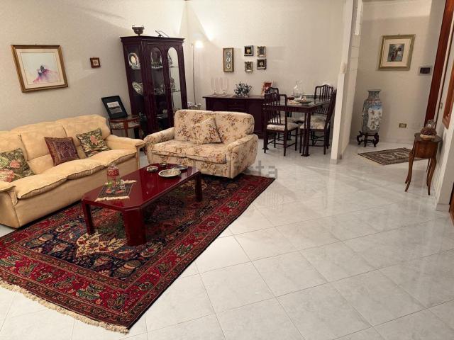 Appartamento in affitto di 145 m² in Via Antonino Miceli