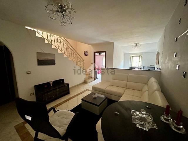 Appartamento in affitto di 145 m² in Via Aonio Paleario, 147