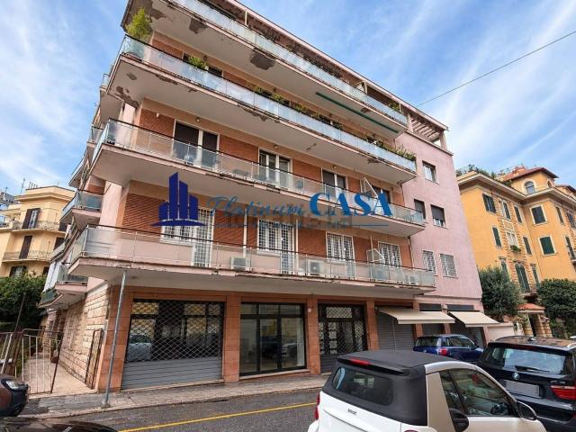 Appartamento in affitto di 145 m² in Via Giorgio Baglivi, 8