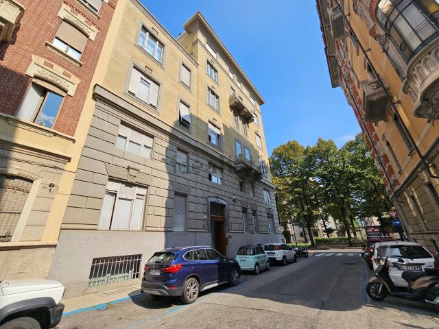Appartamento in affitto di 145 m² in Via Ettore De Sonnaz, 21