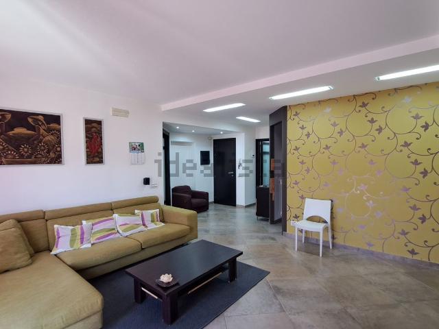 Appartamento in affitto di 145 m² in Via Madonna della Via