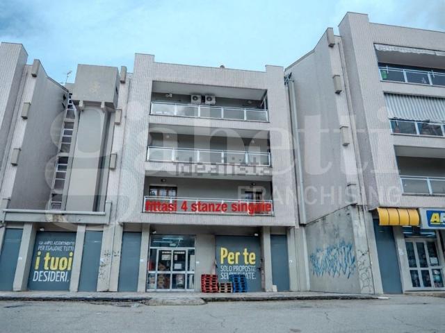 Appartamento in affitto di 145 m² in Via Todaro, 171