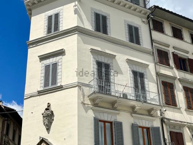 Appartamento in affitto di 145 m² in Piazza di Santa Maria Novella, 10