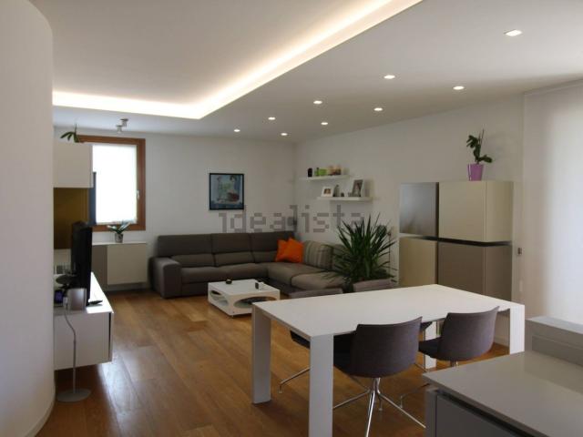 Appartamento in affitto di 146 m² in Via Dalmazia