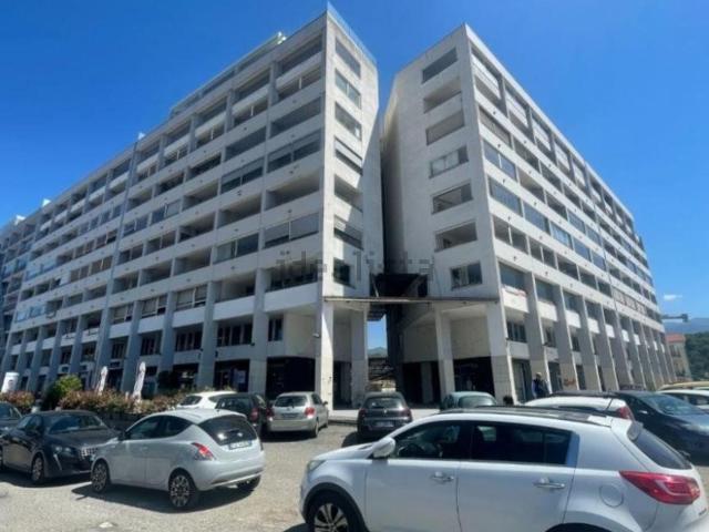 Appartamento in affitto di 146 m² in Viale Giacomo Mancini, 2