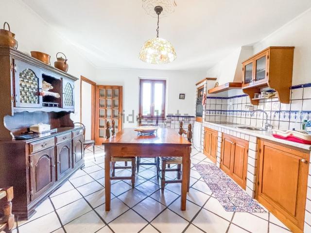 Appartamento in affitto di 148 m² in Via Modenese