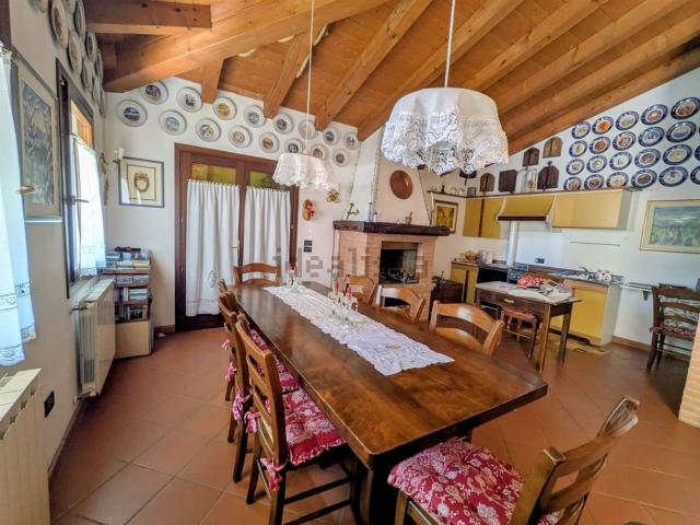 Appartamento in affitto di 149 m² in Via Trieste