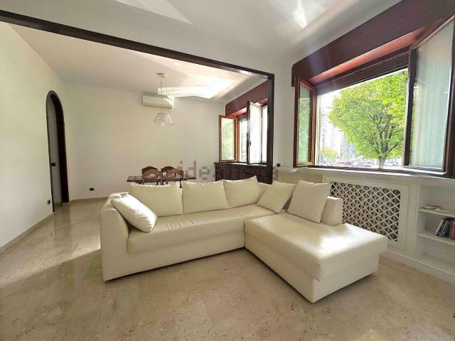 Appartamento in affitto di 149 m² in Via Angelo Inganni, 74