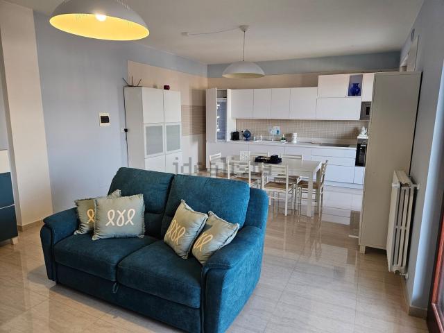 Appartamento in affitto di 149 m² in Via Avvocato Vittorio Malcangi