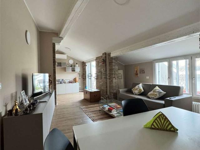 Appartamento in affitto di 150 m²