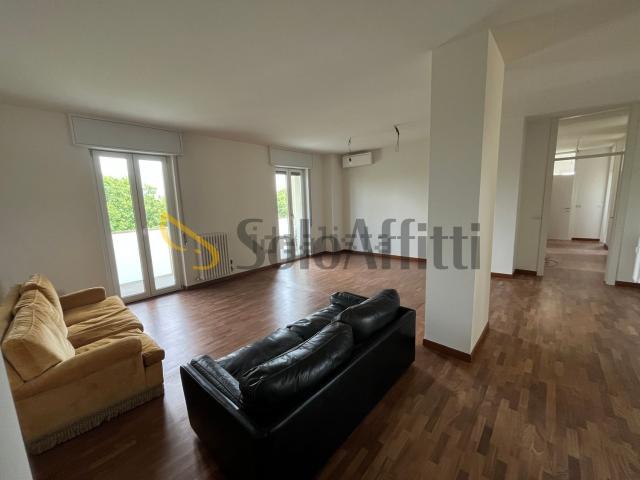 Appartamento in affitto di 150 m²