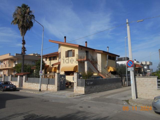 Appartamento in affitto di 150 m² in Via Ugo Foscolo, 29