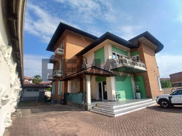 Appartamento in affitto di 150 m² in Via Francesco de Stefanis, 6