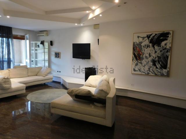 Appartamento in affitto di 150 m² in Via Camillo Benso Conte di Cavour, 43