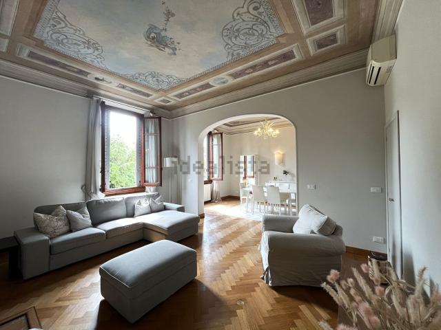 Appartamento in affitto di 150 m² in Via Cantagalli