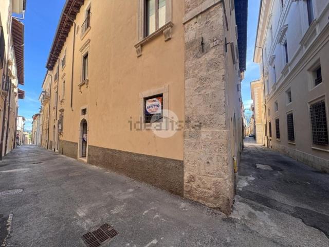 Appartamento in affitto di 150 m² in Via Crispomonti, 9