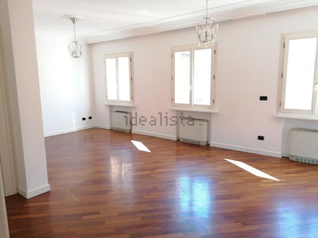 Appartamento in affitto di 150 m² in Via dei Frati Minori