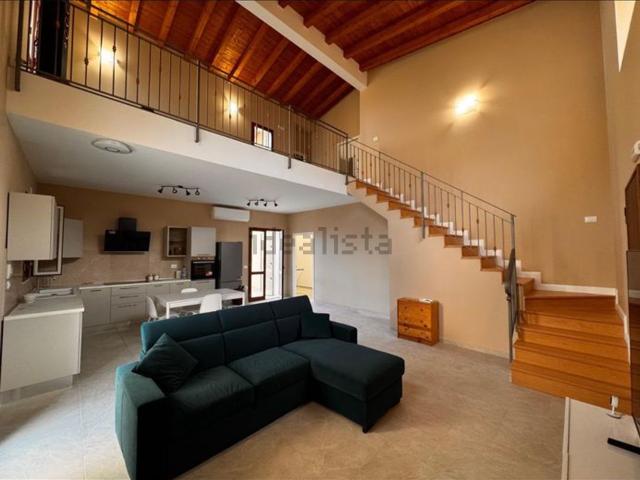 Appartamento in affitto di 150 m² in Via del Mare