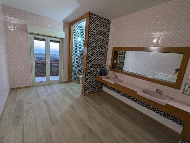 Appartamento in affitto di 150 m² in Via Fazello, 28
