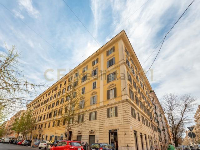 Appartamento in affitto di 150 m² in Via Fabio Massimo, 57
