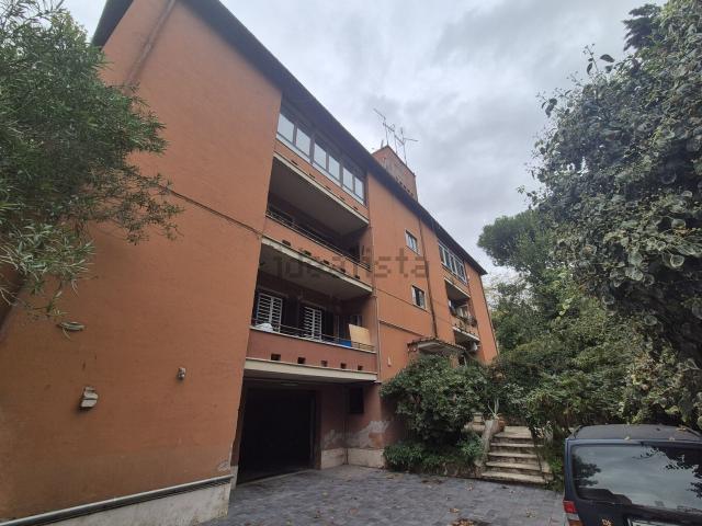 Appartamento in affitto di 150 m² in Via Odoardo Beccari