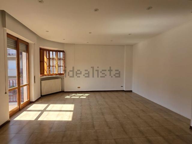 Appartamento in affitto di 150 m² in Via Napoli, 74