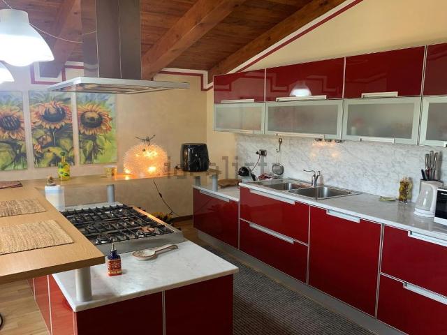 Appartamento in affitto di 150 m² in Via Stadano, 14