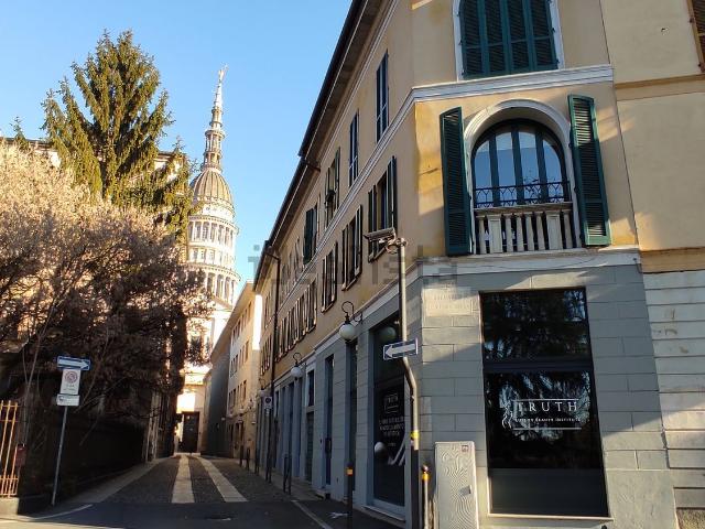 Appartamento in affitto di 150 m² in Via Pier Lombardo, 5