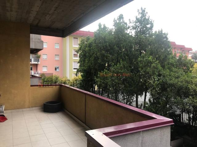 Appartamento in affitto di 150 m² in Via Rodi