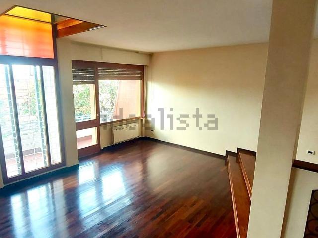 Appartamento in affitto di 150 m² in Via Torrioni