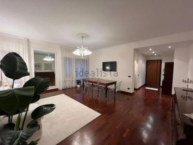 Appartamento in affitto di 150 m² in Viale Vincenzo de Filippis