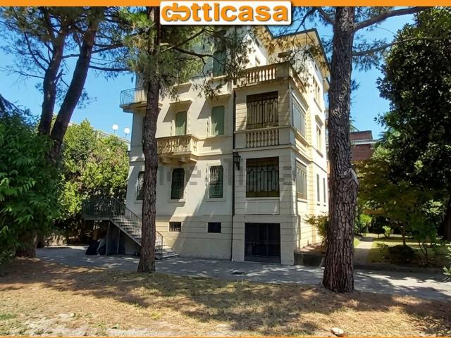 Appartamento in affitto di 150 m² in Viale Bartolomeo D&apos Alviano