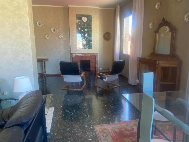 Appartamento in affitto di 150 m² in Strada Luigi Carlo Farini