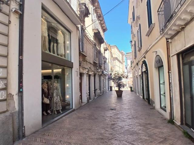 Appartamento in affitto di 151 m² in Via Bebbia