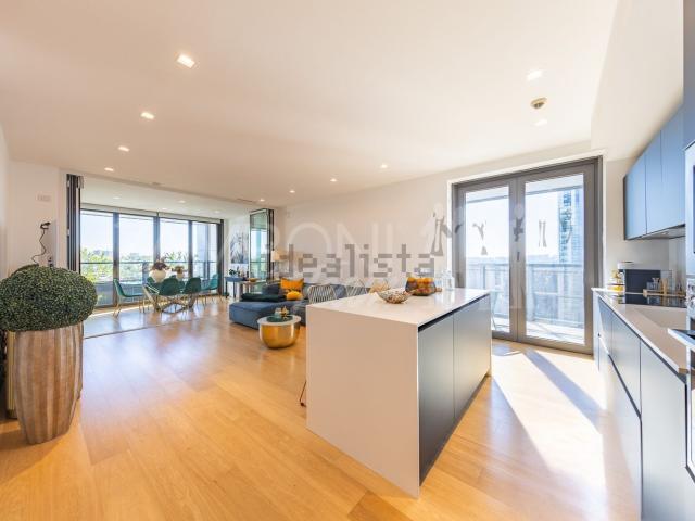 Appartamento in affitto di 151 m² in Viale Giorgio Ribotta, 21