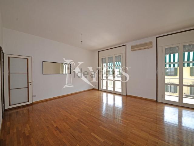 Appartamento in affitto di 152 m² in Via Cesare Cesariano, 10