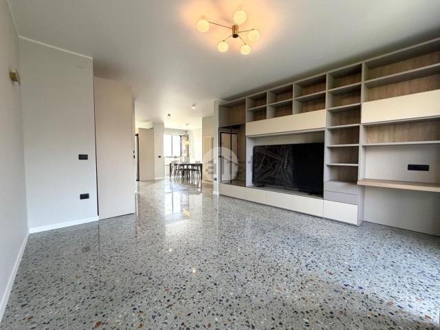 Appartamento in affitto di 152 m² in Via Papa Giovanni XXIII, 23
