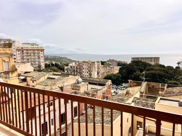 Appartamento in affitto di 152 m² in Via Valverde, 9